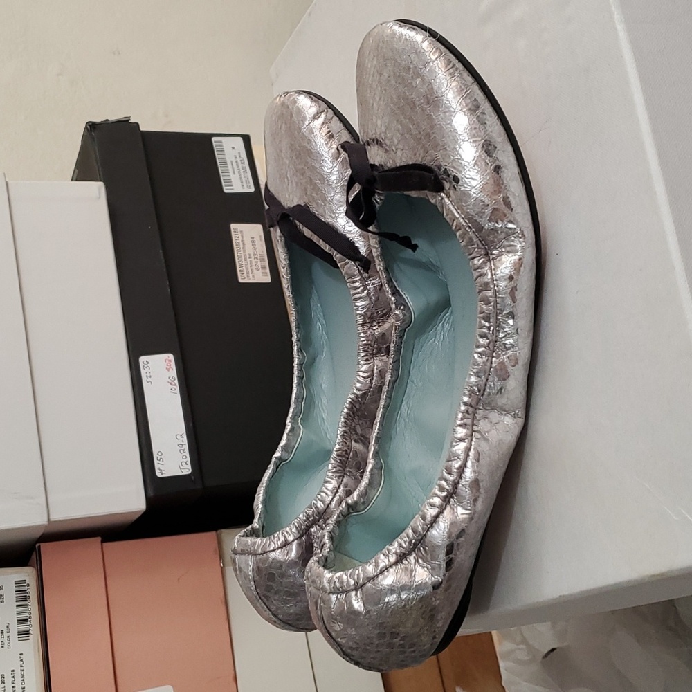 NIB sz 36.5, 37 and 41 $325 Aera leather flats